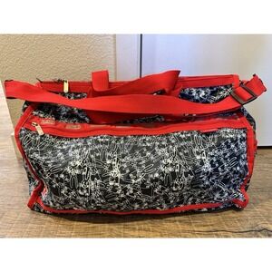 LeSportsac weekender/ gym bag 20x13x9 in pinwheels pattern
